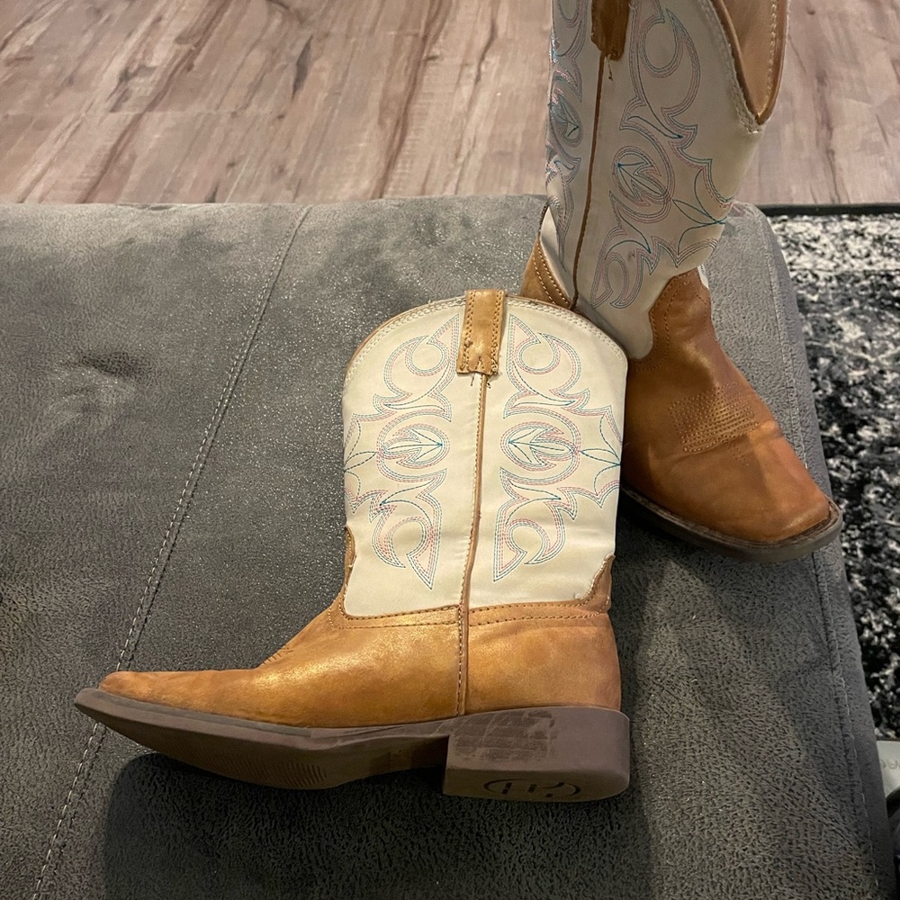 Kids size 1 Roper boots